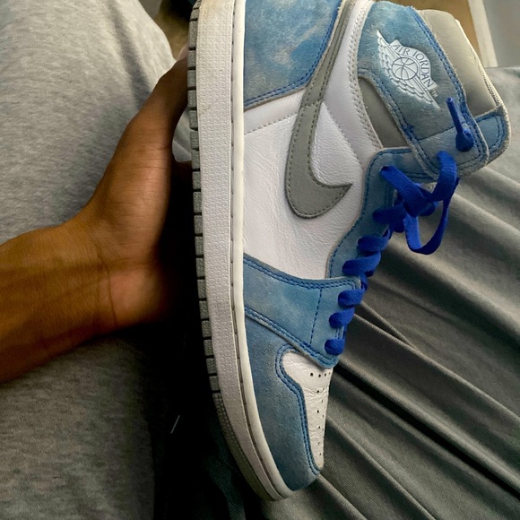 Jordan 1 hyper royal
